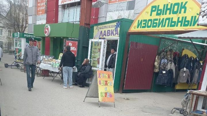 Энгельсские торговцы заняли остановку общественного транспорта