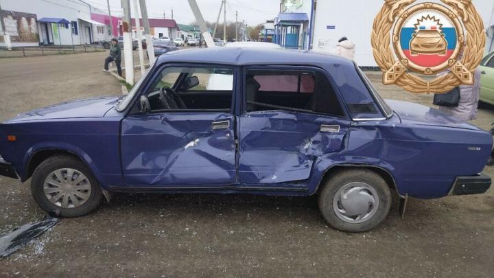 Водитель пострадал в тройной аварии в Перелюбском районе