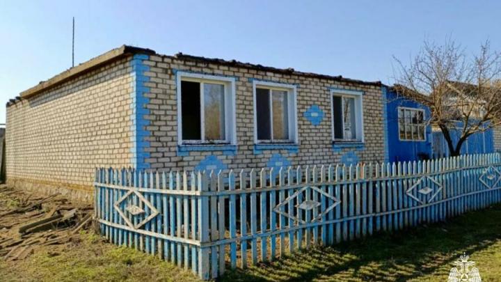 В саратовском селе из-за пожара жильцы частного дома лишились крыши