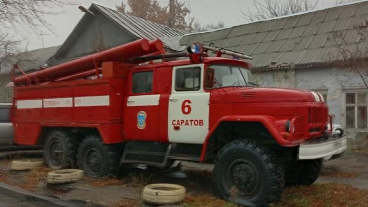 В саратовском селе загорелась иномарка
