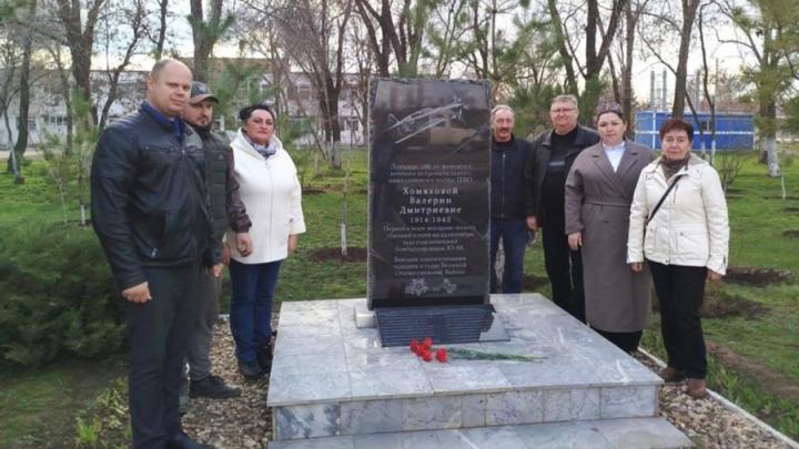 Под Энгельсом реконструировали памятник легендарной лётчице