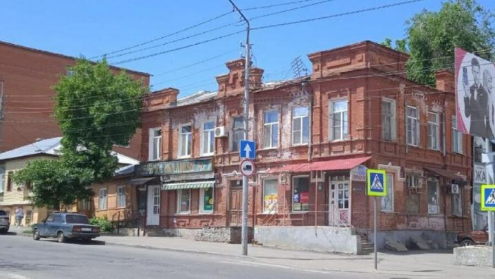 В Саратове два старинных здания признаны памятниками