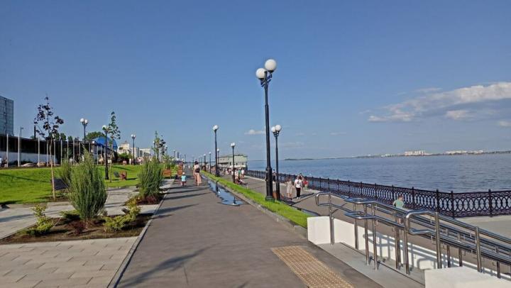 На Новой Набережной посадили ивы и декоративные яблони