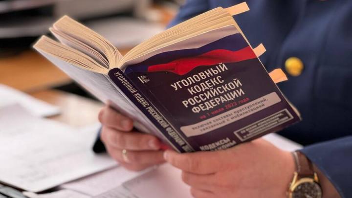 Саратовский экс-полицейский подозревается в получении взятки от фирмы