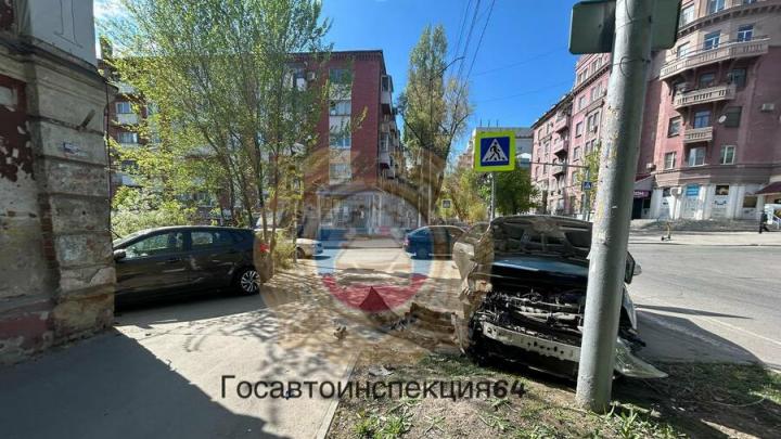 Автоледи пострадала в ДТП с двумя иномарками в Саратове
