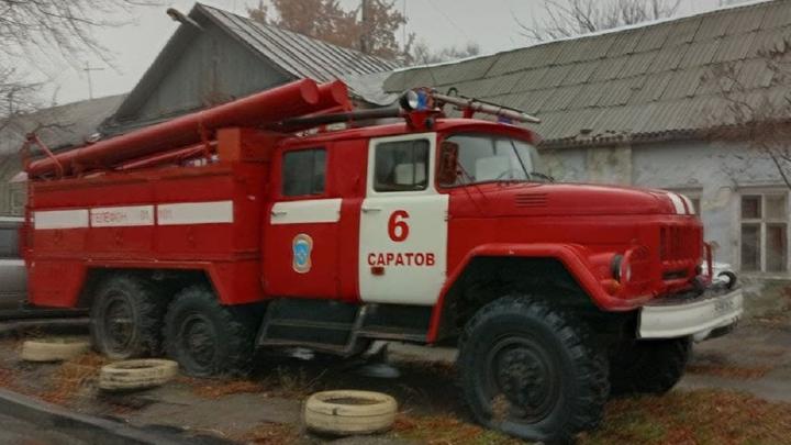 В Заводском районе Саратова горел двухквартирный дом