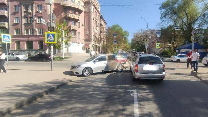 Две девушки пострадали в тройном ДТП в Саратове