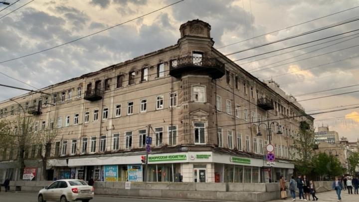 В Саратове школьник разбился в сгоревшей гостинице «Россия»