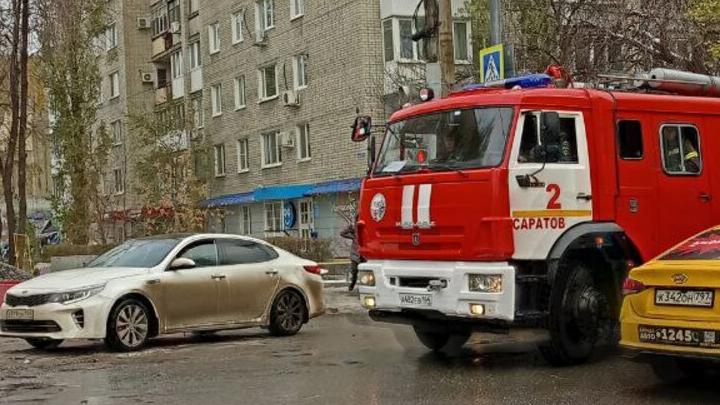 В 10-этажке у театра драмы в Саратове горела квартира