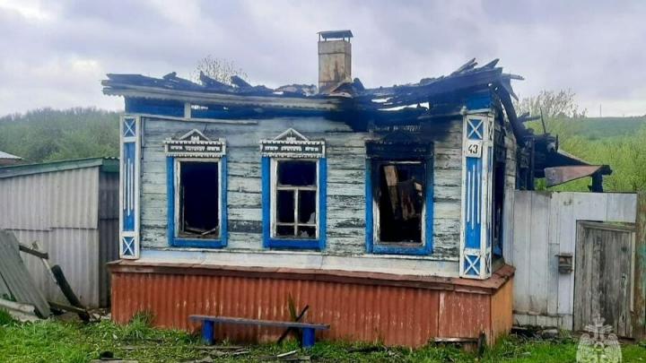 В Базарном Карабулаке ночью сгорел дом