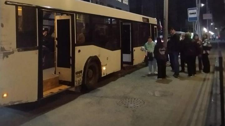 В Саратове после салюта общественным транспортом было перевезено 3240 горожан