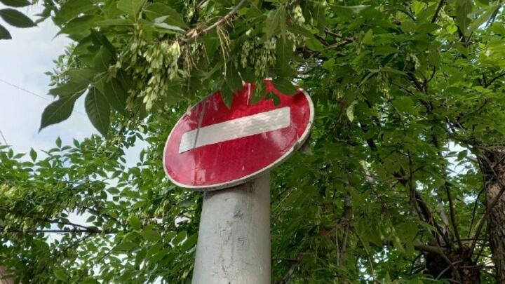 Саратовцев просят не парковаться на участке по улице Чернышевского