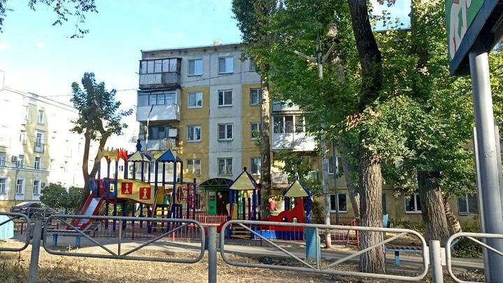 В Ленинском районе Саратова отремонтируют 12 игровых и спортивных площадок