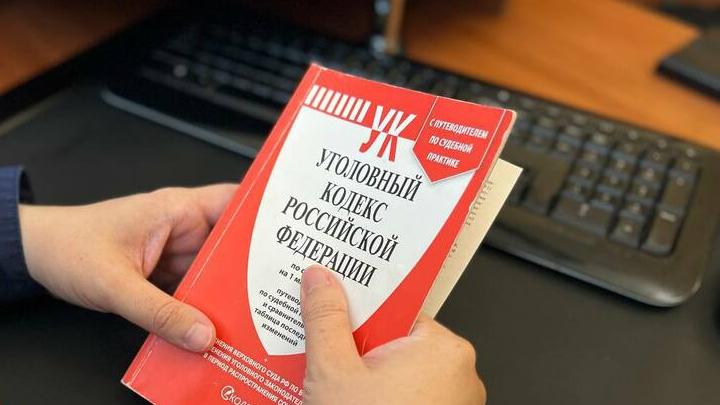 Во время ссоры житель Аркадака ударил бутылкой о голову женщины