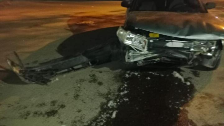 Автоледи пострадала в ночном ДТП в Саратове