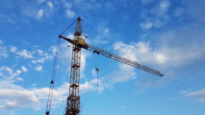 Строительство жилого дома в районе Банного озера в Энгельсе признано законным