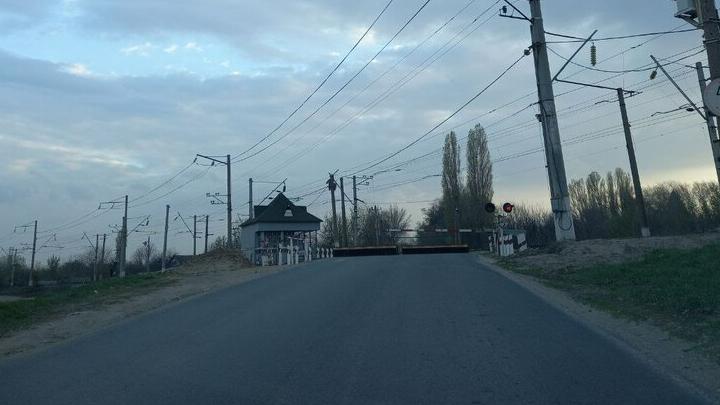 В Краснокутском районе временно закроют железнодорожный переезд