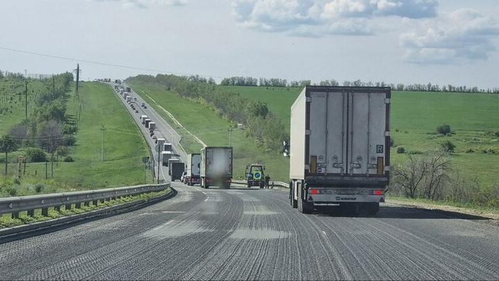 В Гагаринском районе Саратова образовалась многокилометровая пробка