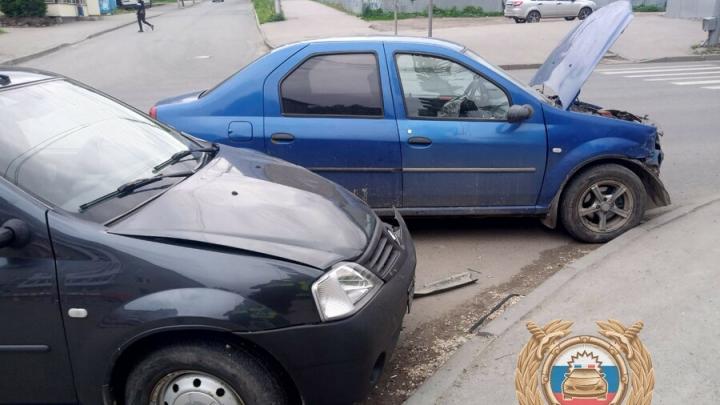 Два Renault попали в ДТП в районе саратовского автовокзала