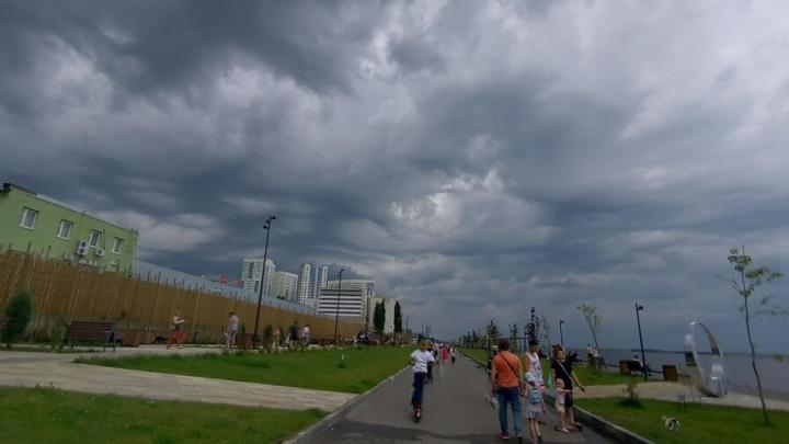Снова грозой пугают жителей Саратовской области
