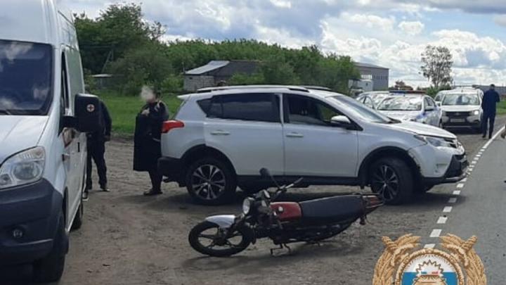 В темноте 