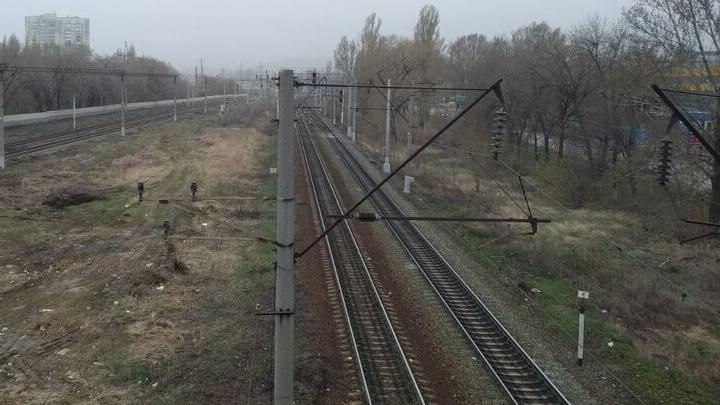 Семь грузовых вагонов сошли с рельсов в Заводском районе Саратова