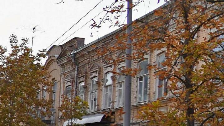 На Дзержинского в Саратове часть двухэтажки восстановят, часть снесут