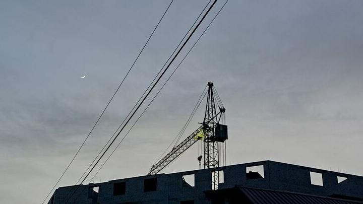В микрорайоне «Звезда» завершили кладку каркаса детской поликлиники