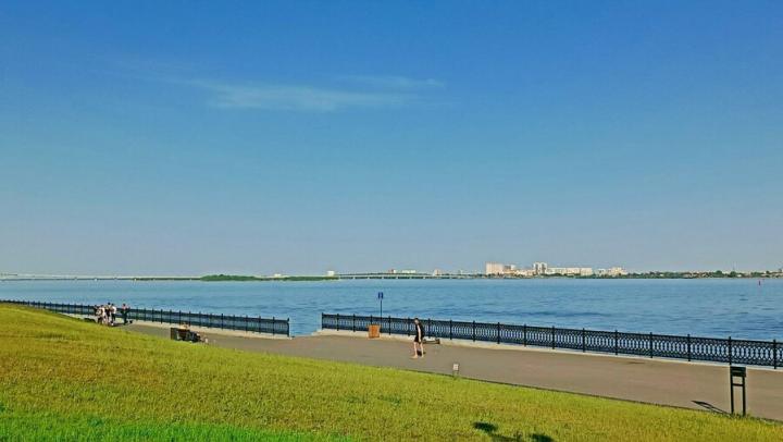 Саратовцев предупредили о 34-градусной жаре и сильных порывах ветра