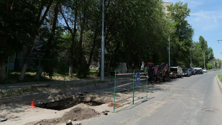 На Тульской в Саратове меняют старый водопровод после 27 аварий
