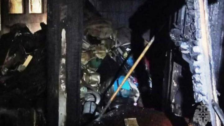 Пожар в пятиэтажке: пенсионера с ожогами госпитализировали, дети спасены