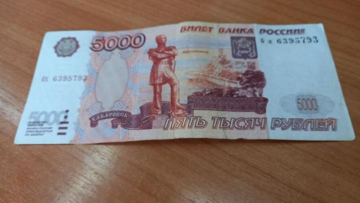 Пенсионерка из Энгельса оступилась на улице и лишилась 600 тысяч рублей