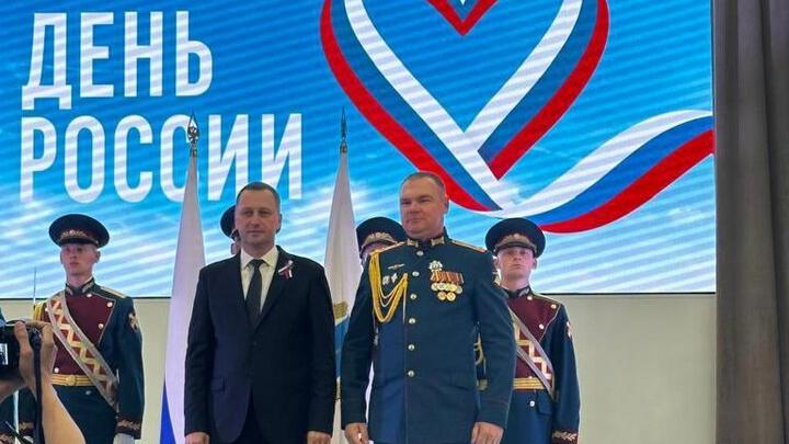 Почетным знаком губернатора 