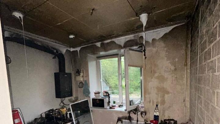 Огонь в пятиэтажке: в Саратове пожарные потушили возгорание в жилом доме