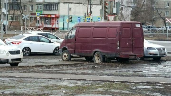 Энгельсские улицы очистят от брошенных машин