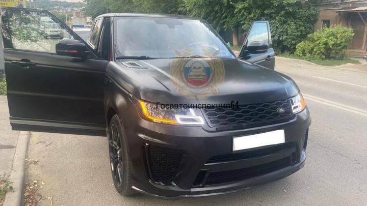 В Саратове водителя «Ленд Ровера» поймали с поддельными номерами