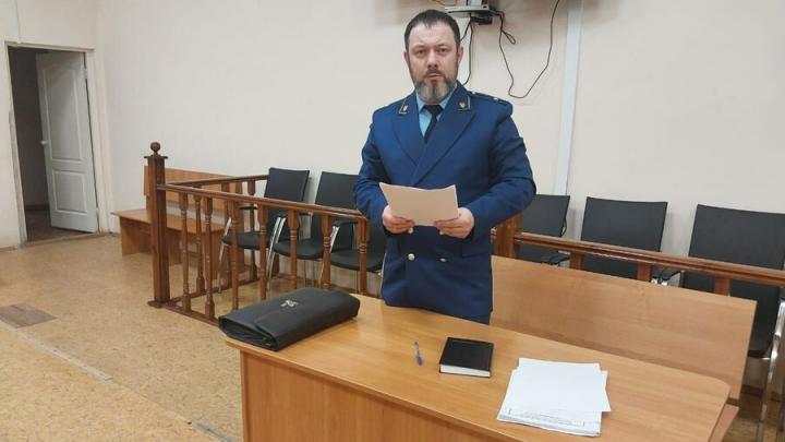 В Энгельсе суд отправил хулиганов на принудительные работы