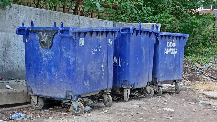 В Саратове жители поселка ВСО жалуются на переполненную мусорную площадку