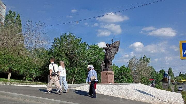 15 тысяч свечей в память о войне: в Саратове создали огненный образ героини-регулировщицы