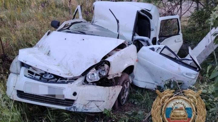 В Вольске водитель на «Приоре» врезался в столб