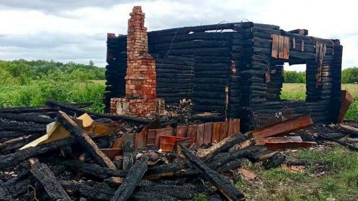 Трагедия под Саратовом: ночной пожар унёс жизнь 50-летнего мужчины