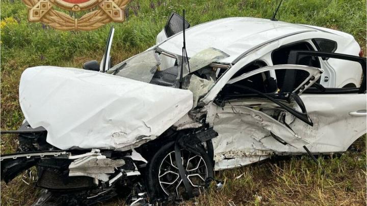 Жесткое ДТП под Вольском: в больницу доставлены трое взрослых и пятеро детей