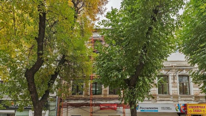 На проспекте Столыпина в Саратове отремонтируют здание 30-х годов напротив 