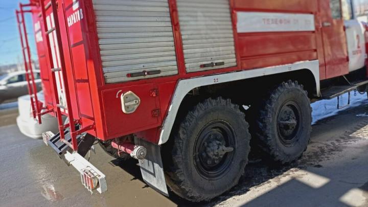 В Заводском и в Гагаринском районах Саратова горели сараи