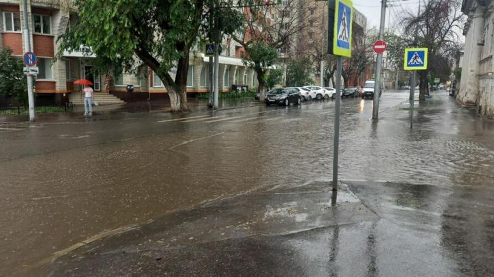 Саратовскую область минуют опасные ливни
