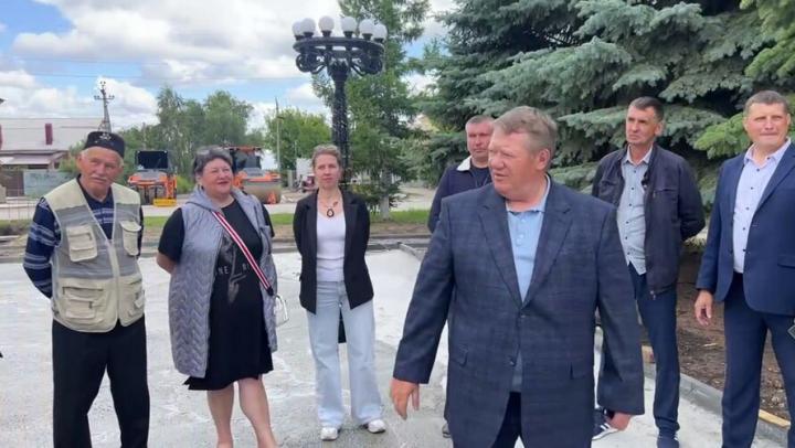 Панков: В Пугачеве продолжается благоустройство Революционного проспекта