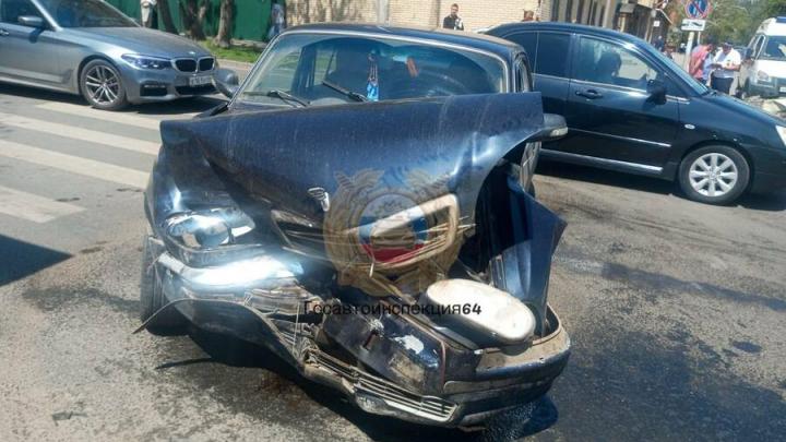 У Сенного в Саратове женщина пострадала в ДТП с 