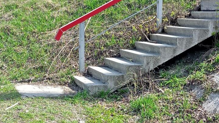 В Саратове отремонтируют лестницу к физкультурному комплексу