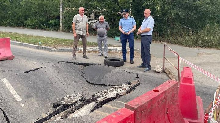 В Балаково дорога ушла под землю
