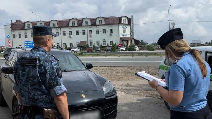 Саратовский лихач накопил долгов по штрафам около 1 млн рублей
